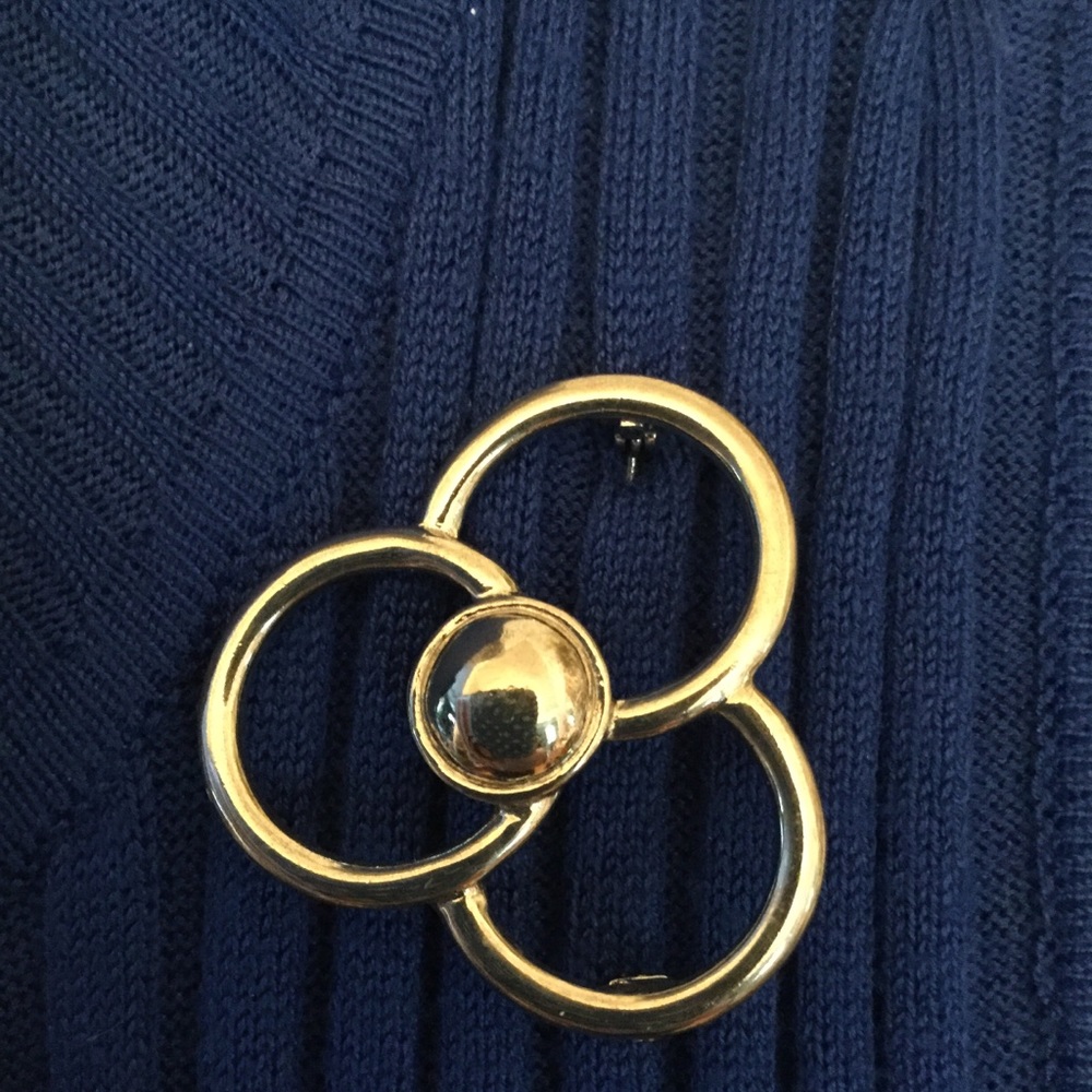 THREE RINGS AND RED LIGHTNING PINS  🌟